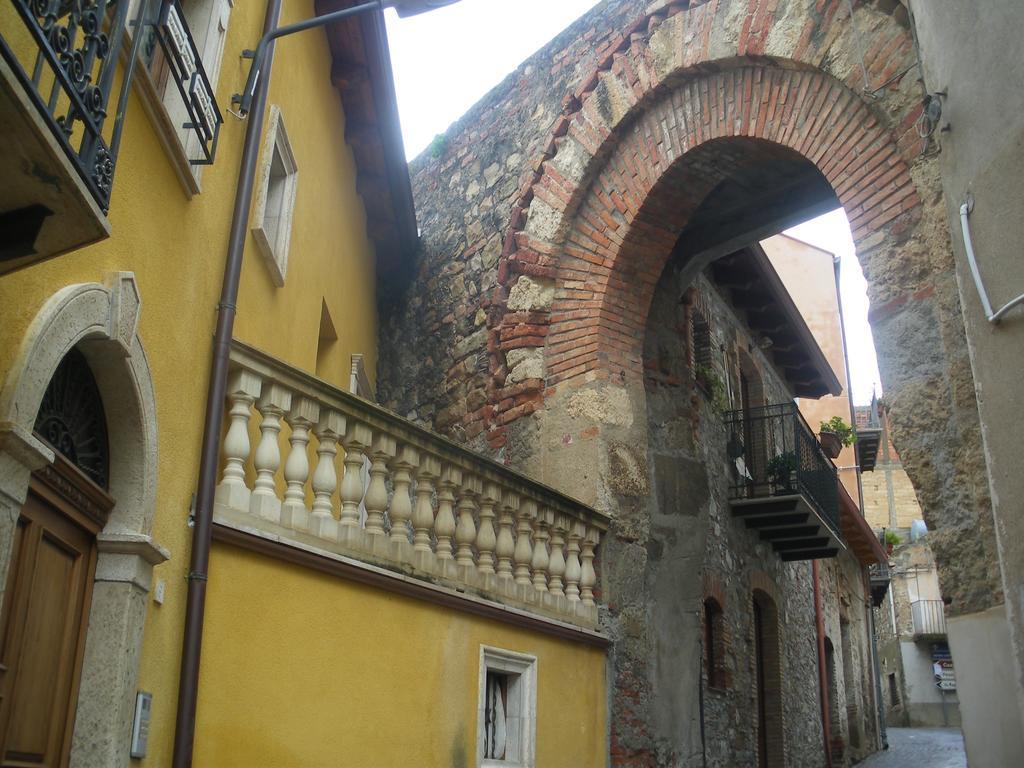 Siciliana Apartment Caronia Bagian luar foto