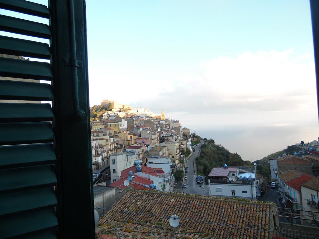 Siciliana Apartment Caronia Bagian luar foto