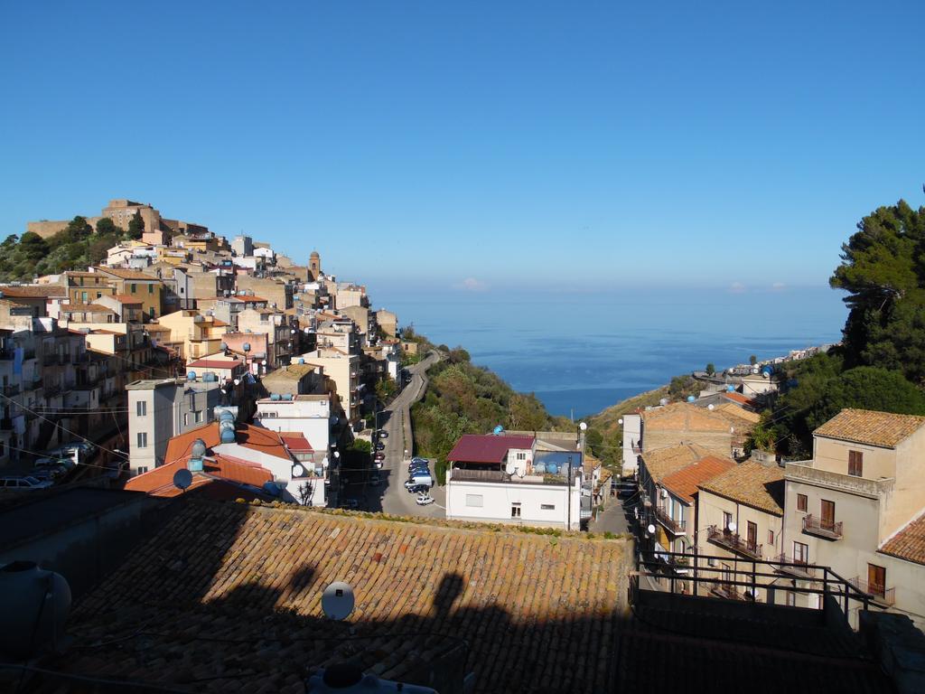 Siciliana Apartment Caronia Bagian luar foto