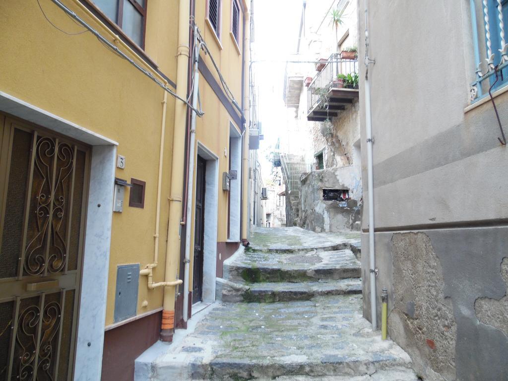 Siciliana Apartment Caronia Bagian luar foto